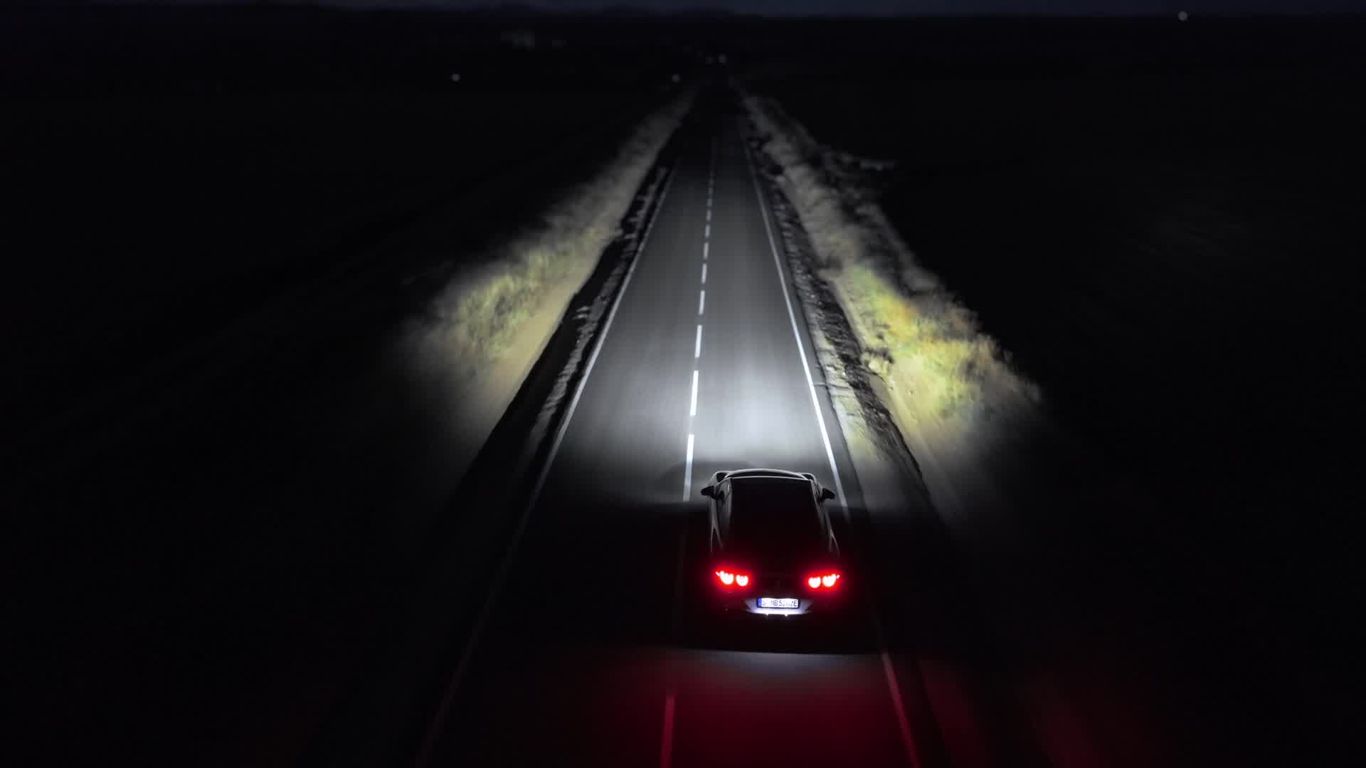 The all-new electric C-Class Driving Footage – MANUFAKTUR Moonlight White Metallic (European model shown)