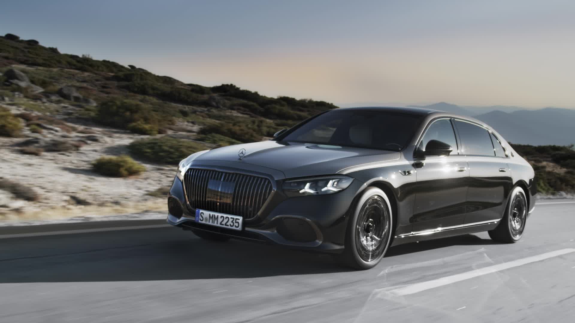 New Mercedes-Maybach S 580 Driving Footage (European model shown)