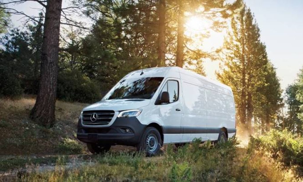 Mercedes-Benz Vans Introduces 4-Cylinder Diesel Cargo Sprinter for the U.S. Market