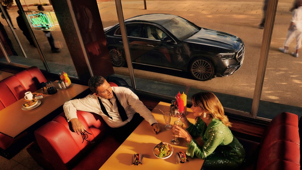 “In Her Shoes”: Antonio Banderas and his daughter Stella star in a global campaign for the E-Class equipped with personalized experiences
