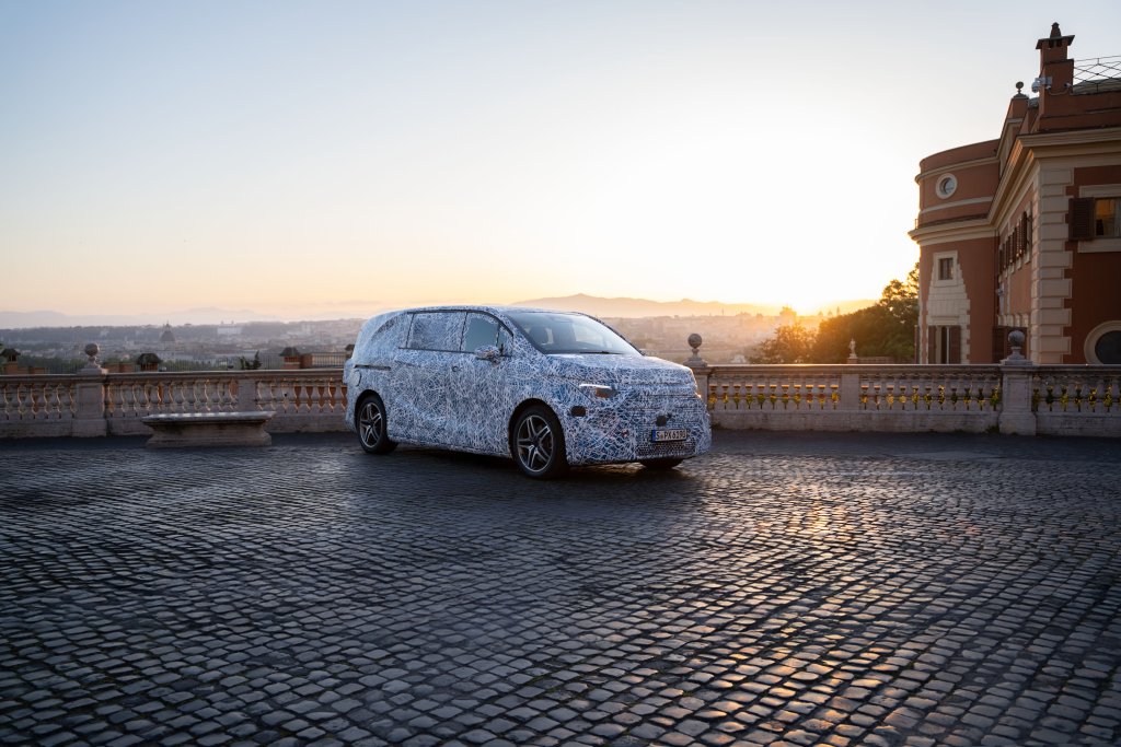Mercedes-Benz VLE drives to Rome and passes long distance tests with flying colors