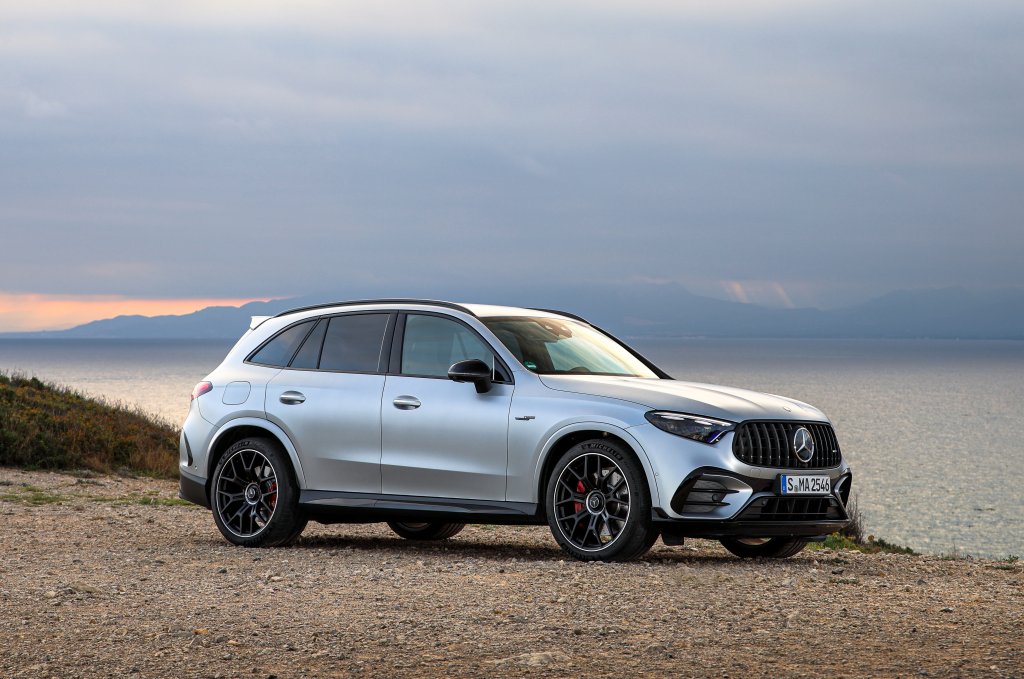 First SUV with Mercedes-AMG-exclusive E PERFORMANCE hybrid technology