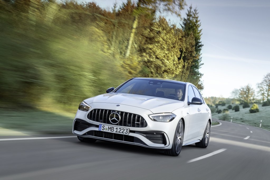 The new Mercedes-AMG C 43 Sedan: more power, greater efficiency