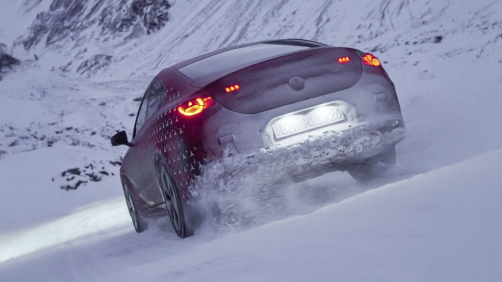 Kimi Antonelli meets the new Mercedes-Benz CLA in a festive holiday film