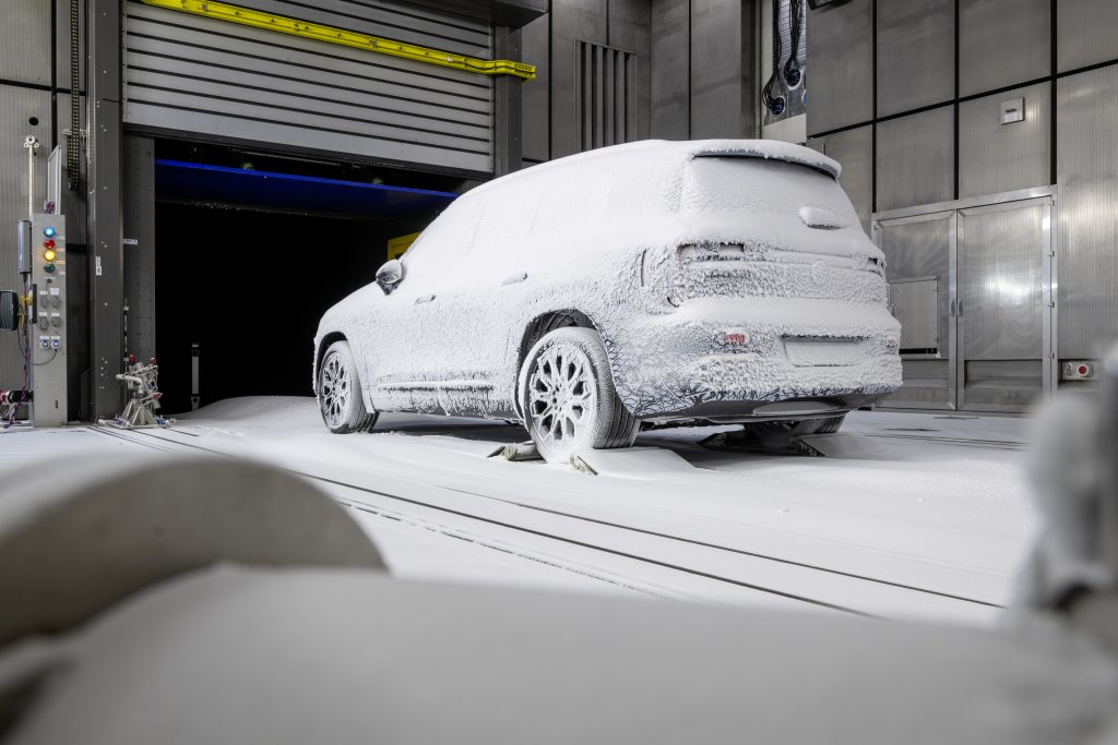 Even in the coldest temperatures, the all-new GLB offers a “Welcome Home” feeling