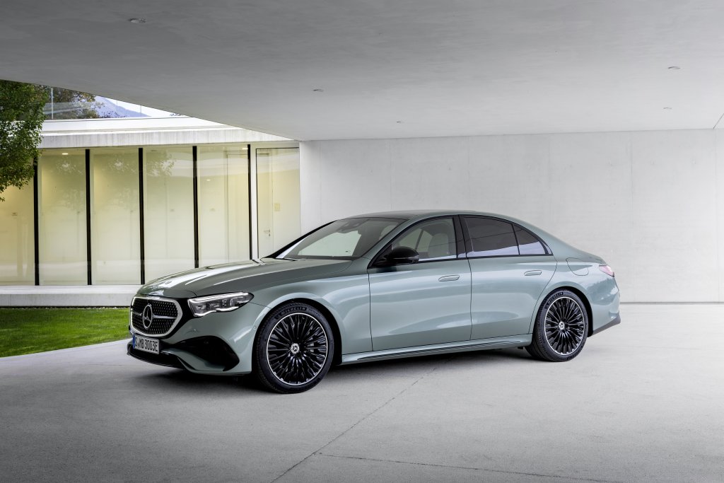 A bridge between tradition and digitalization: the new E-Class