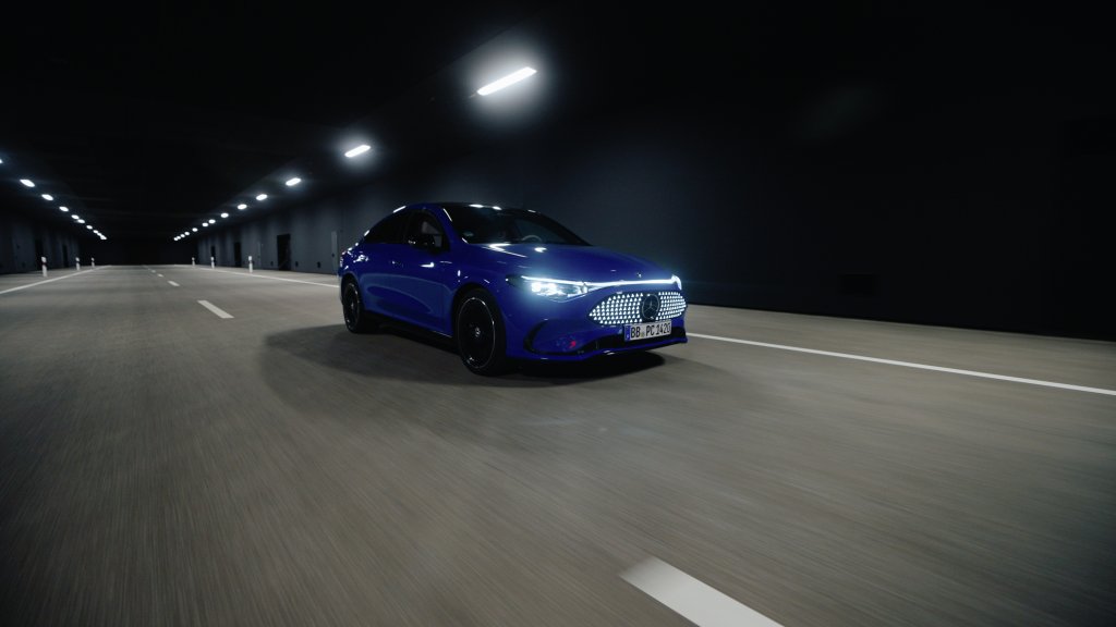 Mercedes-Benz opens most advanced light testing center in the automotive industry