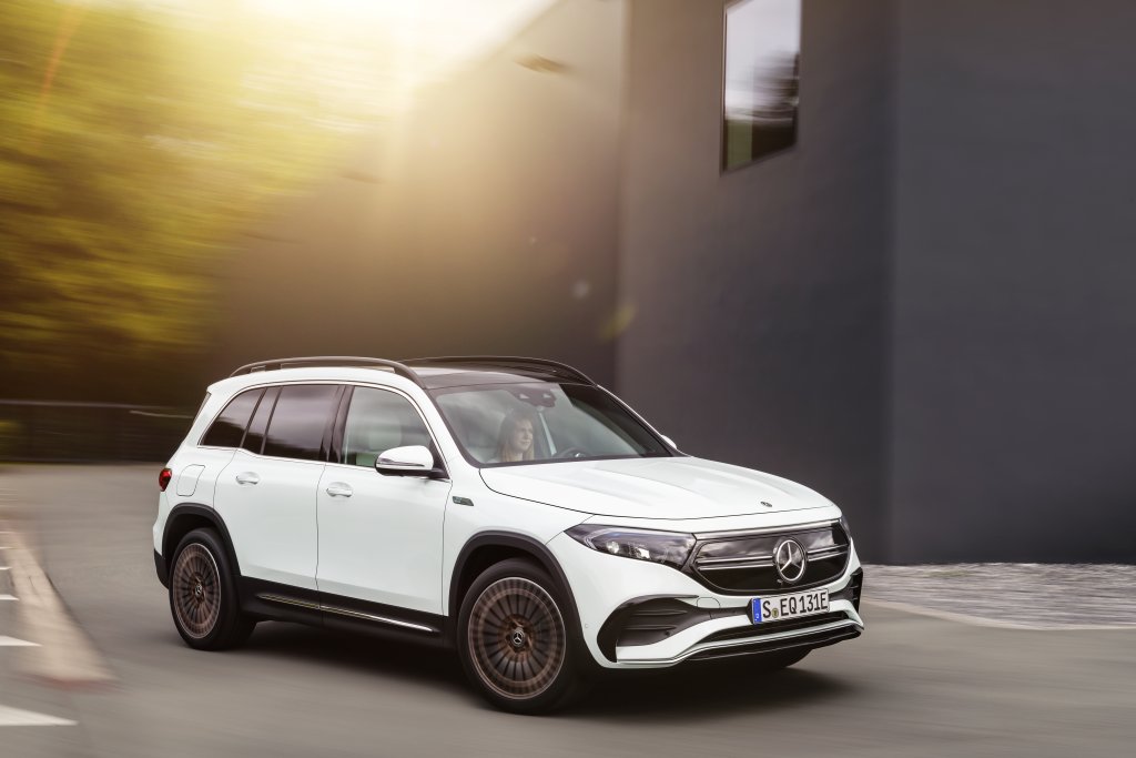 The new EQB: family-size electric mobility