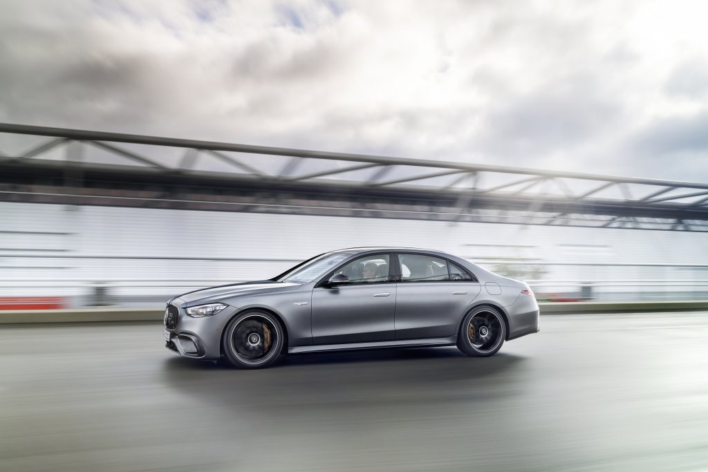 The S-Class from Mercedes-AMG: Perfect synthesis of luxurious comfort and driving dynamics with E PERFORMANCE