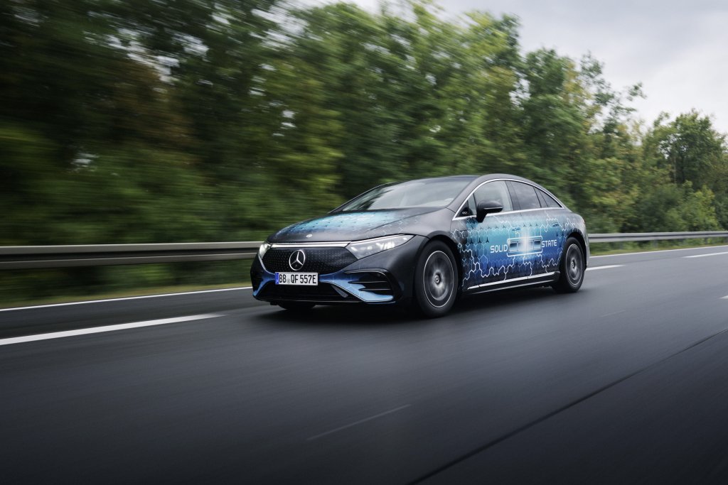 Long-distance test successfully completed: EQS with solid-state battery covers 749 miles on a single charge