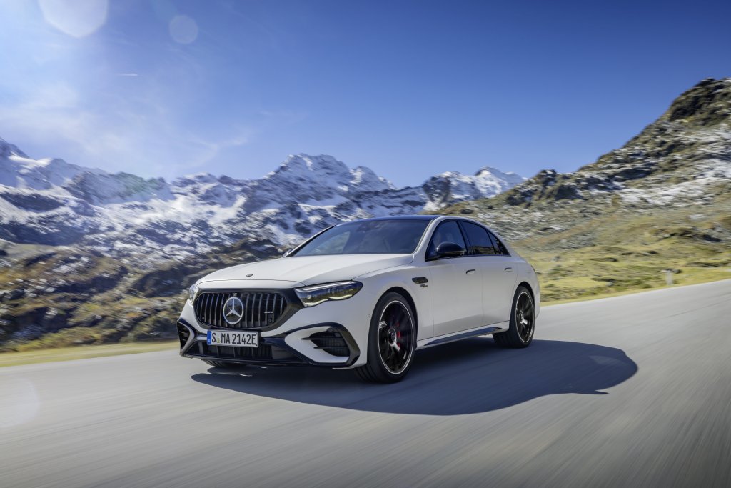 Mercedes-Benz Canada introduces the latest plug-in hybrid model from Mercedes-AMG: The Mercedes-AMG E 53 HYBRID 4MATIC+ Sedan